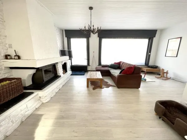 Maison familiale lumineuse de 169m2 avec grand jardin à 15 m