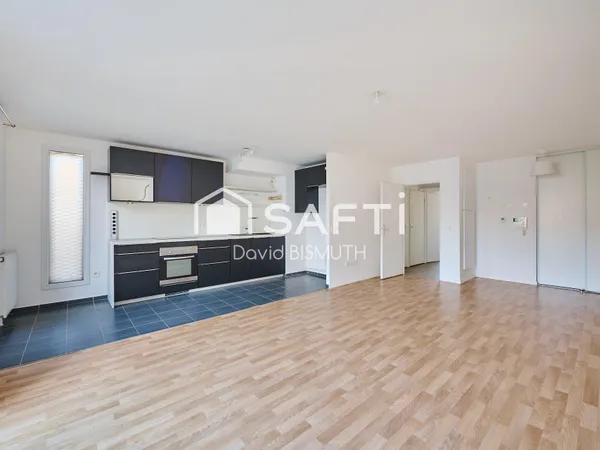 Appartement 4 pièces 3 chambres de 80 m2 avec Balcon et Place de parking au sous sol DPE "C"