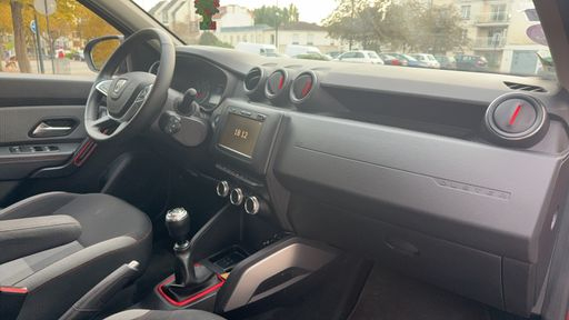 Dacia Duster 1.3 TCe 130 4X2 - Techroad – 2019 – 64670 km – Essence – Boîte Manuelle — photo 21