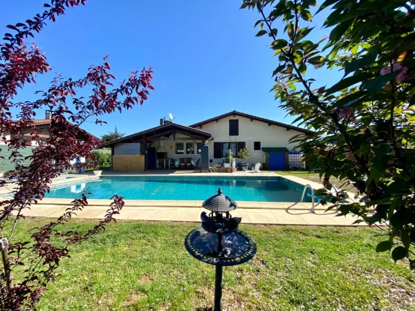 Maison 4 pièces (DPE C) avec piscine 10X5 et garage au centre de SAINT MARTIN D'ONEY (40) sur terrai