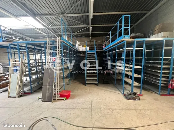 Local d'activité 561 m²