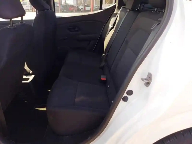 Dacia Sandero sce 65 — photo 15