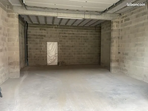 Local d'activité 137m² duplex Brignais prox A450
