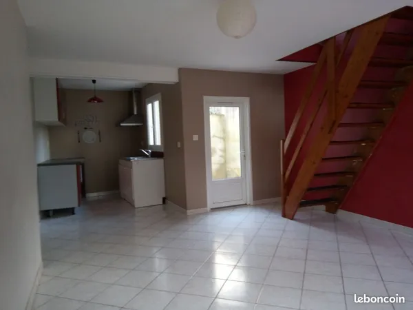 A louer petite maison de ville