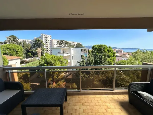 BEAU STUDIO type F1 de 28,44 m2 et sa terrasse de 10 m2 vue mer