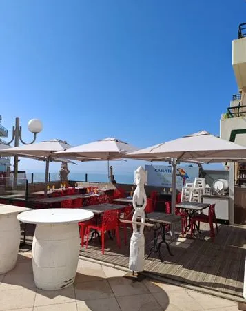 A VENDRE, Murs ( local +coin nuit d'habitation) et Fonds de commerce BAR/TAPAS à SETE (Corniche) - J
