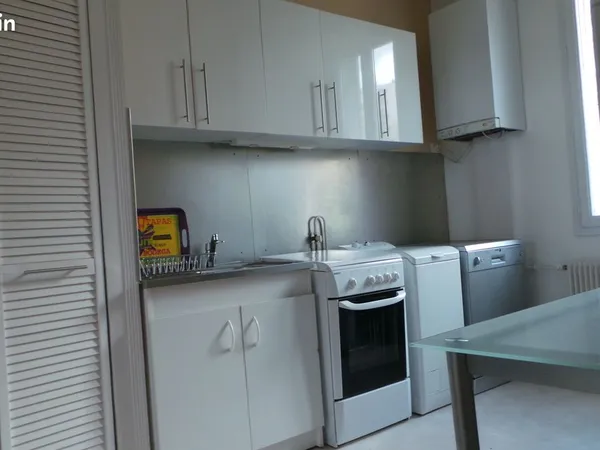 Loue appartement T3 à Vichy dans rue calme
