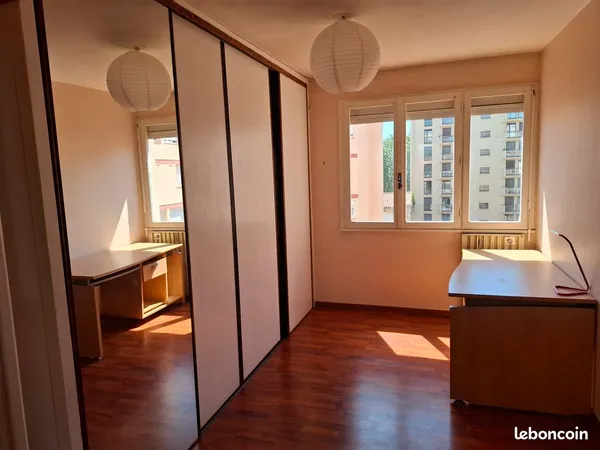 Appartement F5 Centre-ville Perpignan dans résidence sécurisée, face à la Têt