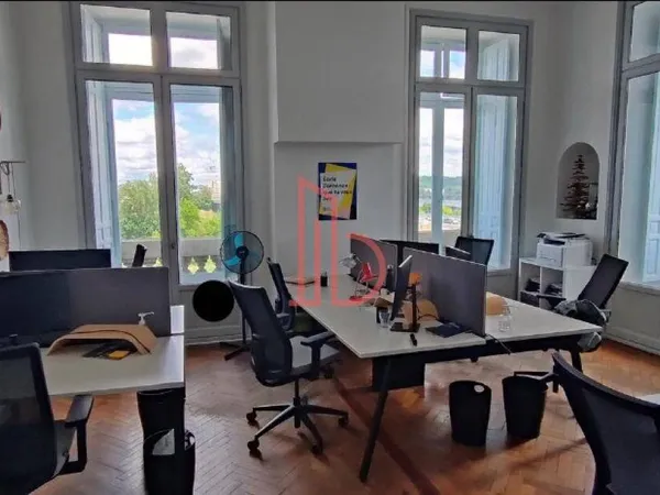 Bureaux 693 m²