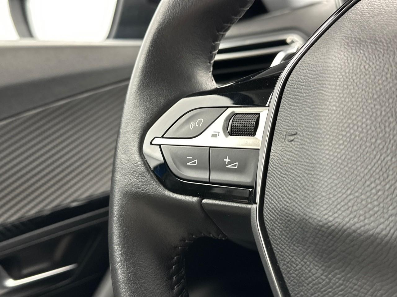 Peugeot 2008 puretech 130 s&s eat8 allure pack — photo 17