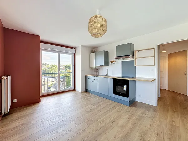 APPARTEMENT T2 RENOVE - QUAI DE BOOTZ - LAVAL - 36 m2