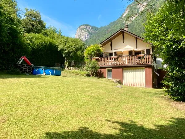 Maison individuelle avec grand jardin