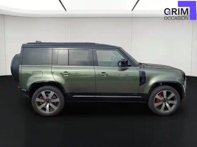 Land Rover Defender 110 phev — photo 23