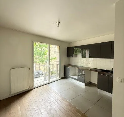 BEL APPARTEMENT DE 4 PIECES - CHAVILLE - IMMEUBLE RECENT A102