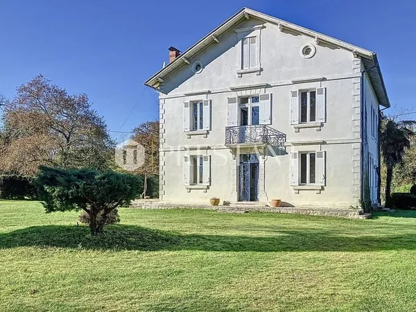 Maison 6 pièces 222 m²