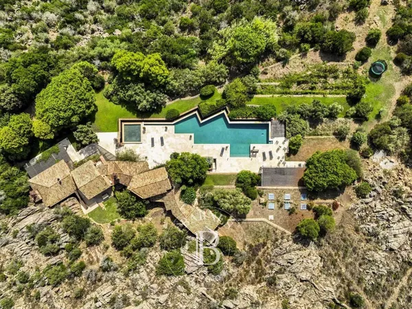 Villa 7 pièces 420 m²