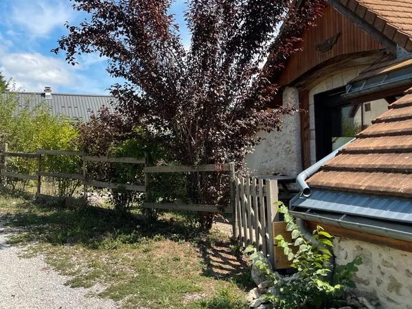 Loue Grand T4 dont Mezzanine + Jardin privatif 1343 Charges comprises (Electricité, Eau, Chauffage)