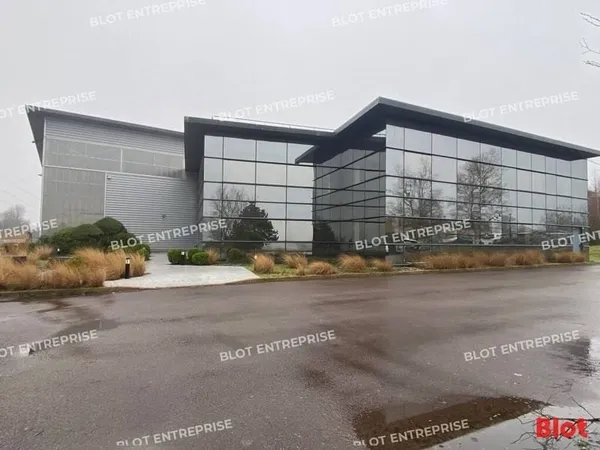 Bureaux 3 pièces 830 m²