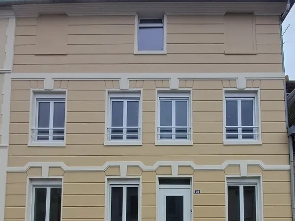 YVETOT quartier gare Maison de ville meublée 120m² DPE classe B faible consommation