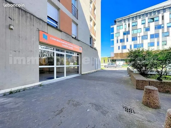 Local d'activité 64 m²