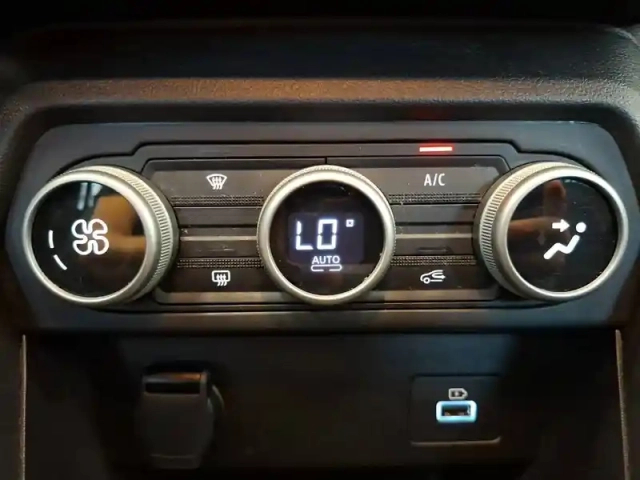 Dacia Sandero eco-g 100 — photo 32