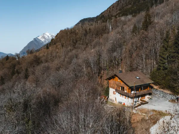 Belle propriété avec une cascade située sur les hauteurs de VERCHAIX.