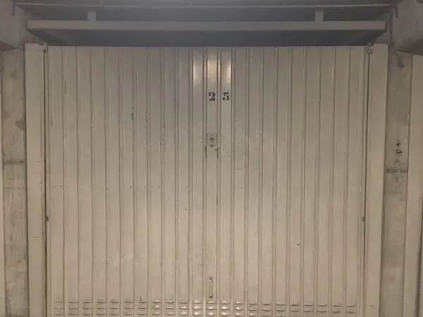 Garage fermé 10 m² en sous-sol - Lyon 9e, rue de la Chapelle