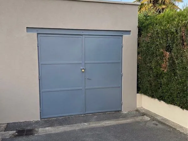 Garage fermé 15 m² + Place de stationnement privative 18 m² — Corbehem