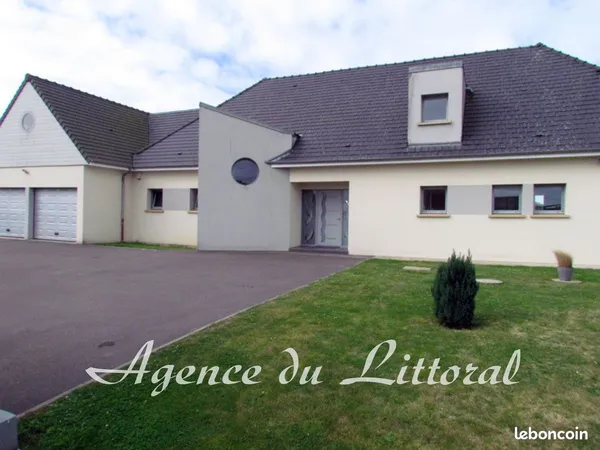 Maison d'architecte de 222 m² avec 4 Chambres - Sur 1298 m² de Terrain