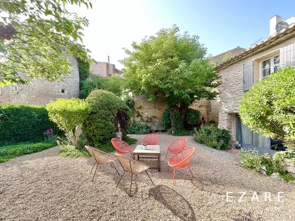 Batisse provençal avec piscine