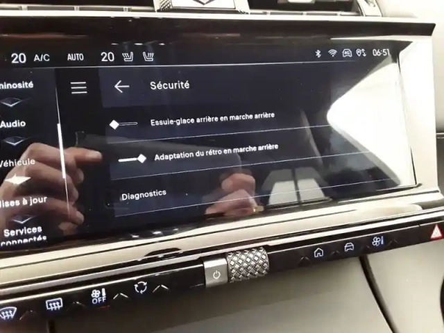 Ds Ds 7 hybride rechargeable e-tense 300 eat8 4x4 — photo 56