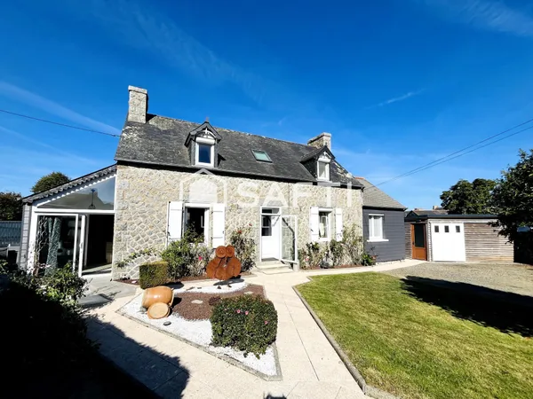 Maison en Pierre vie de plain-pied dans le bourg Côtes d' Armor