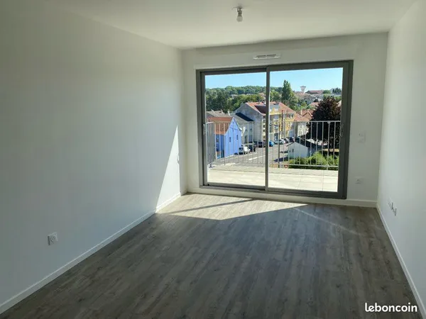 Thionville T3 avec grand balcon garage et parking privatif accès rapide Luxembourg