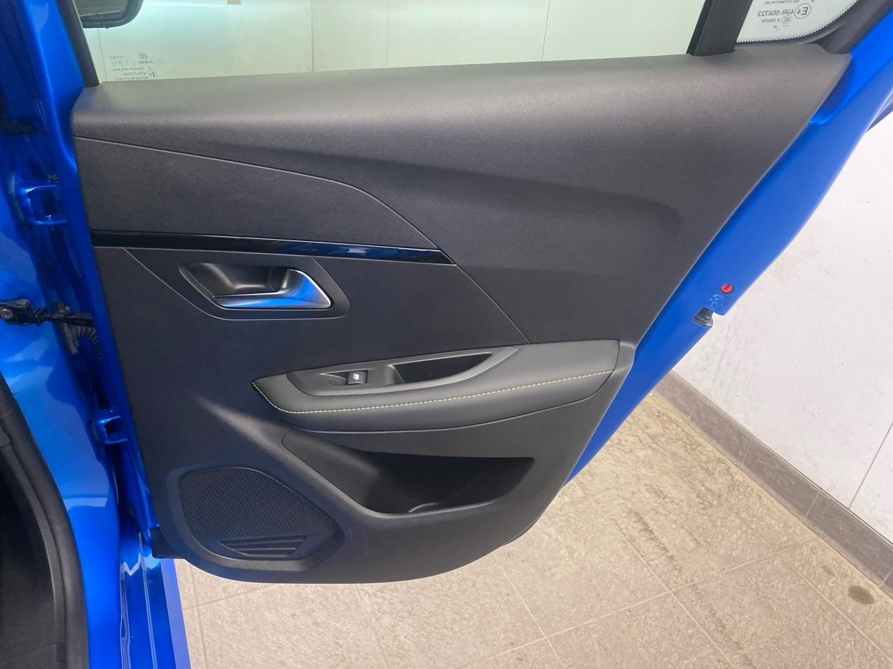 Peugeot 208 hybrid 136 e-dcs6 gt — photo 24