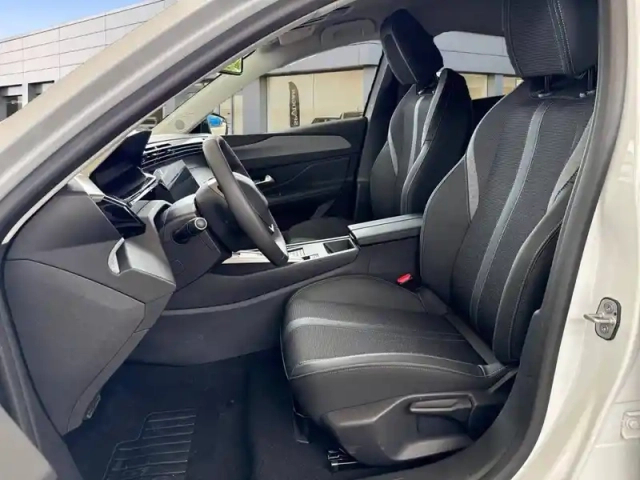 Peugeot 308 electrique 54 kwh 156ch — photo 41