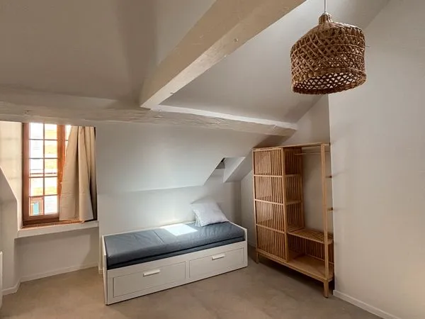 Studio meublé rénové - 22,5 m² habitables / 29 m² au sol - Hypercentre - DPE C