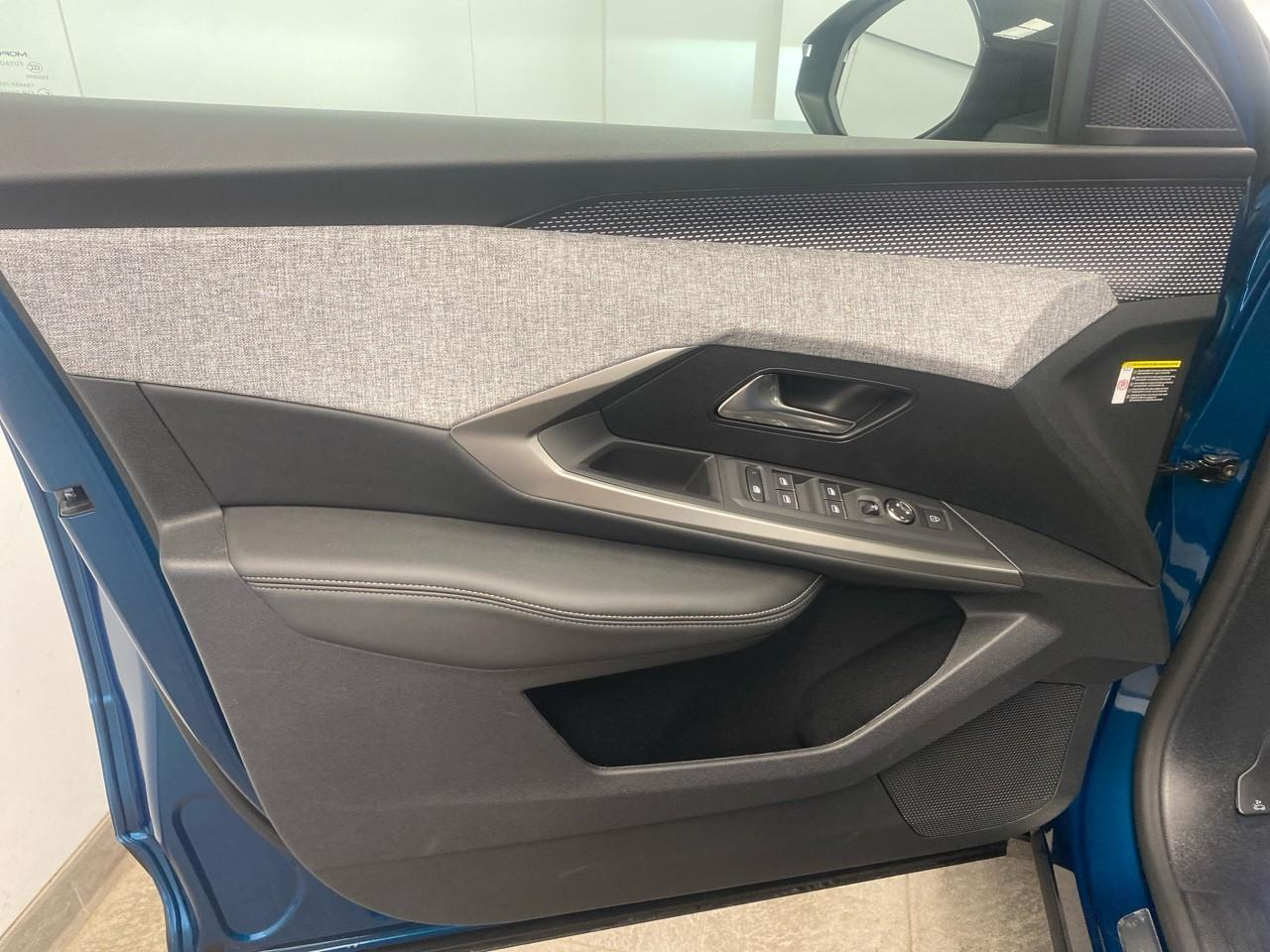 Peugeot 5008 hybrid 136 e-dcs6 gt — photo 20
