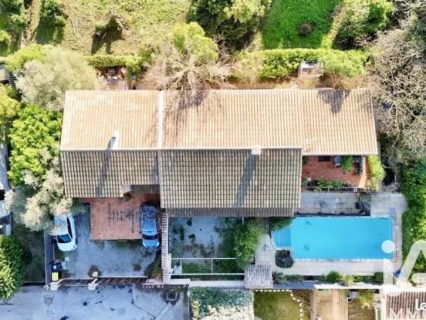 Immeuble 296 m²