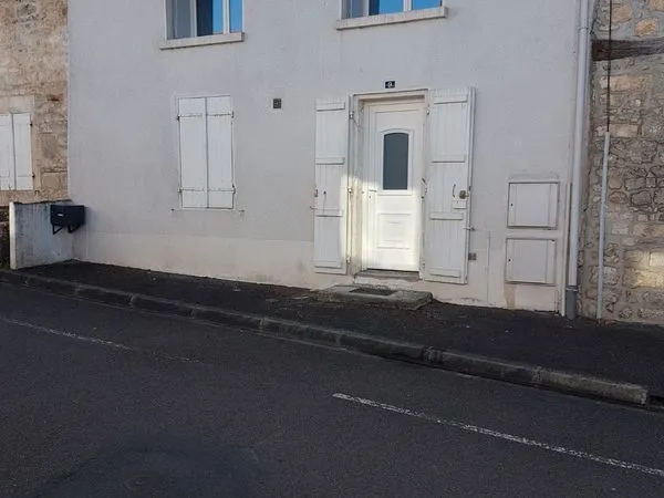 Maison de ville 77 m² - 3 chambres possibles - Garage, terrain et cour