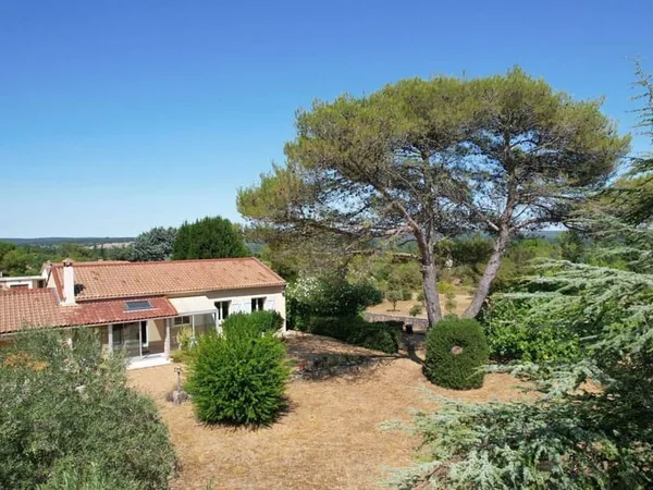 Maison de plain-pied 7 pièces 131 m²