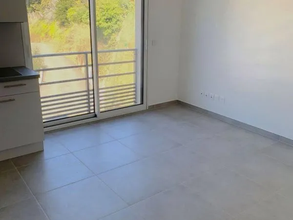 Beau studio NEUF avec terrasse NICE LANTERNE