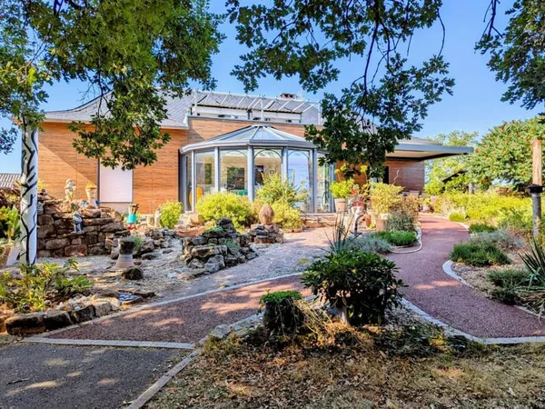 Charmant Ensemble immobilier de grande capacité avec piscine