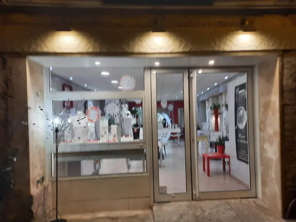 Immeuble de caractère avec local professionnel au coeur de Brantôme, Dordogne