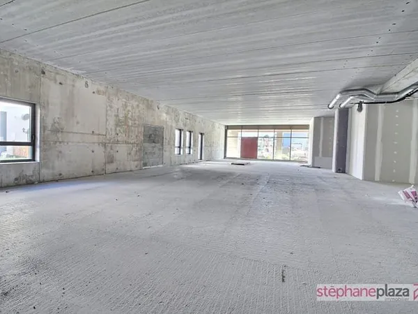 Local commercial neuf 110m2 - Liivré Brut et fluides en attente - Activité Restauration ou Bureaux P