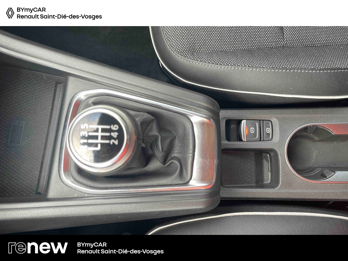 Renault Captur TCe 90 - 21 — photo 22