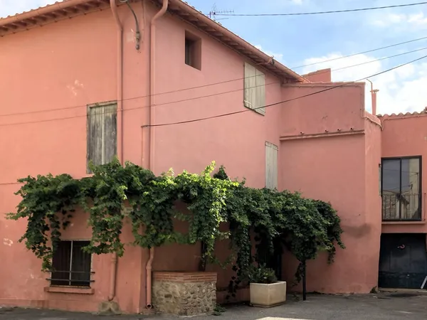 Grande Maison de village avec terrasse et petit garage
