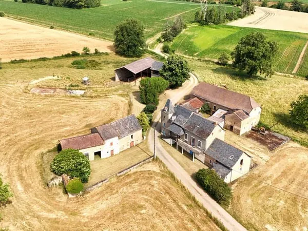 Jolie Ferme offrant de nombreuses possibilités