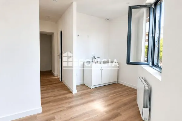 Local 1 pièce 16 m²