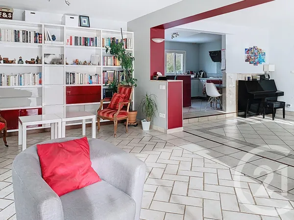 Maison 8 pièces 235 m²