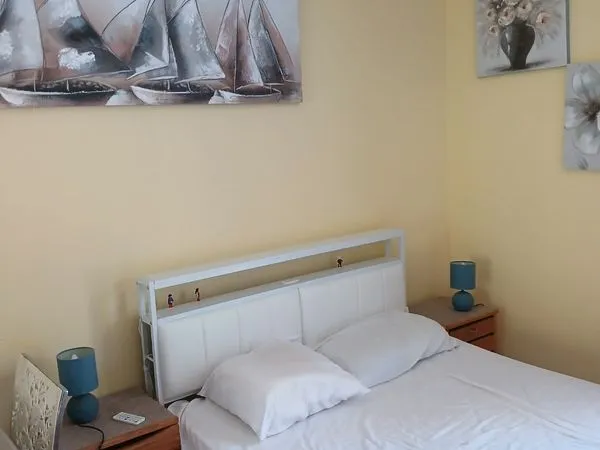 Chambre meublée dans villa